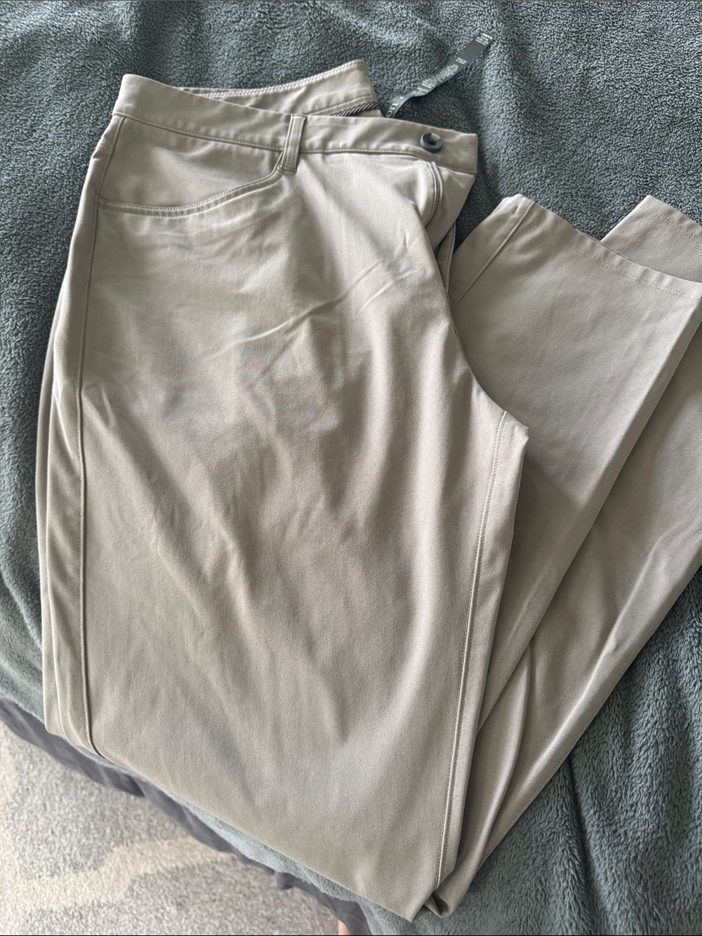 Vuori Men's Chinos in Light Taupe